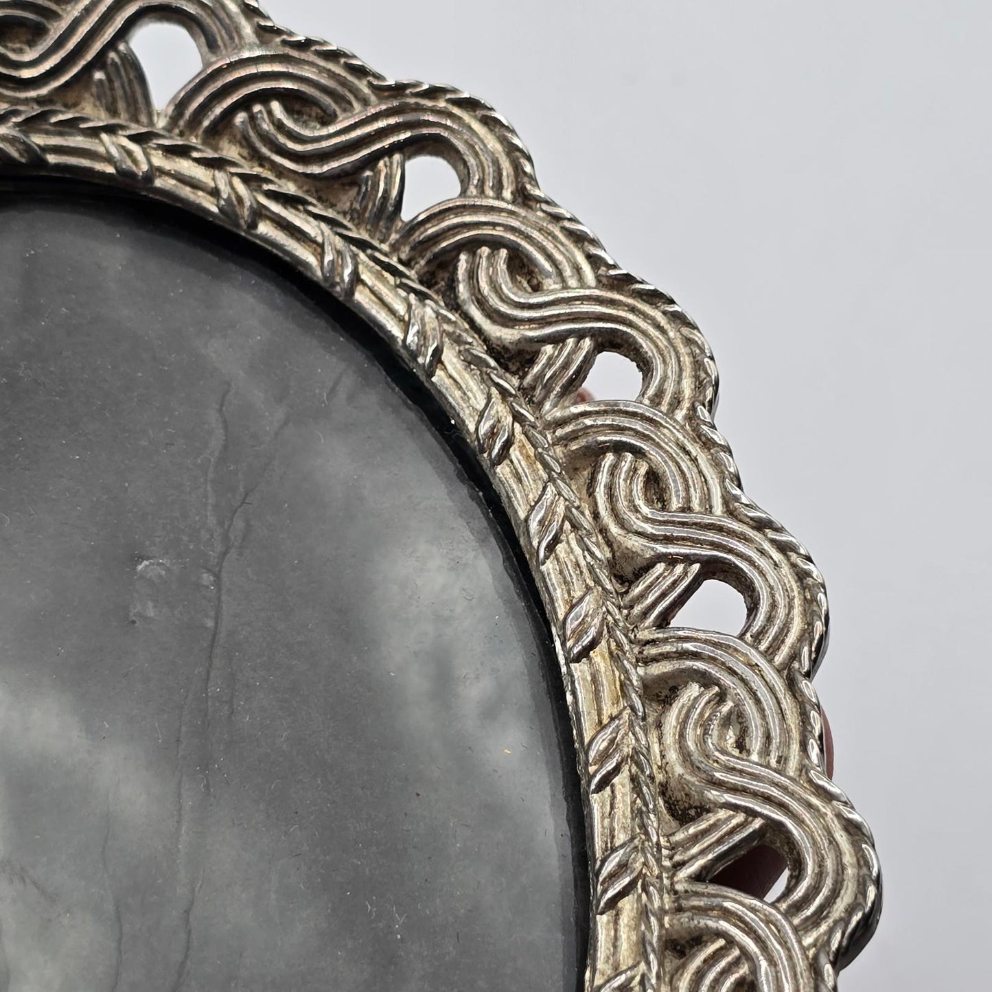 Silver-Finish Metal Decorative Oval Frame 3.5 x 4.75