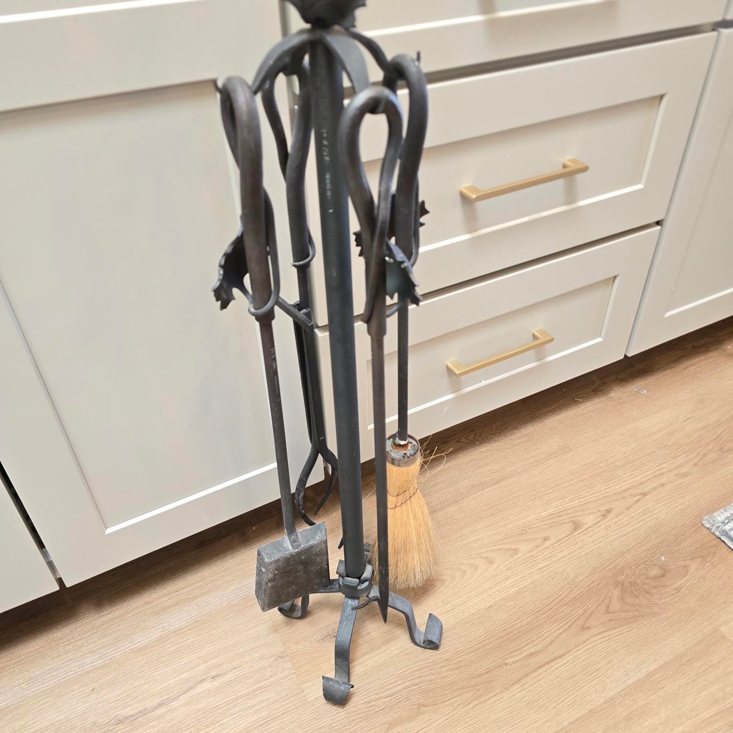 Minuteman Maple Leaf Fireplace Tool Set