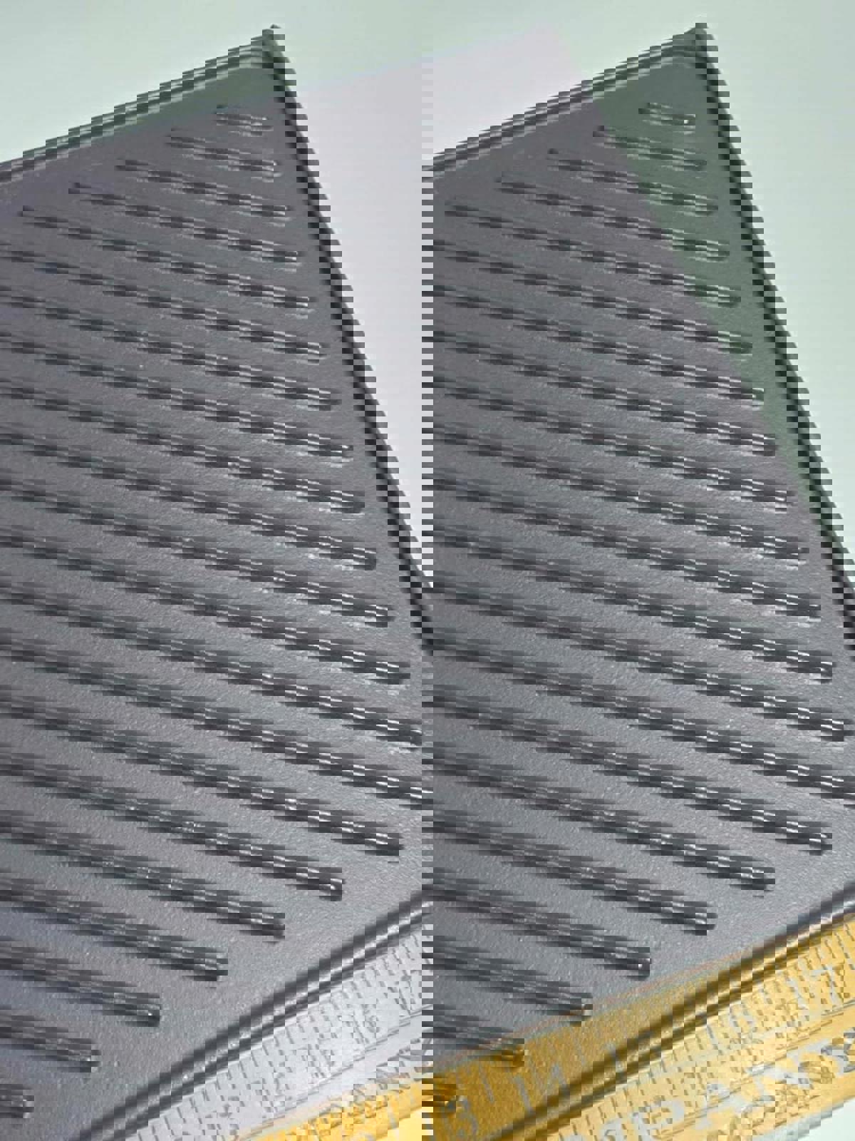 Heavy-duty Cast-Iron Griddle/Flat-Top - Weber Genesis 300 Grills