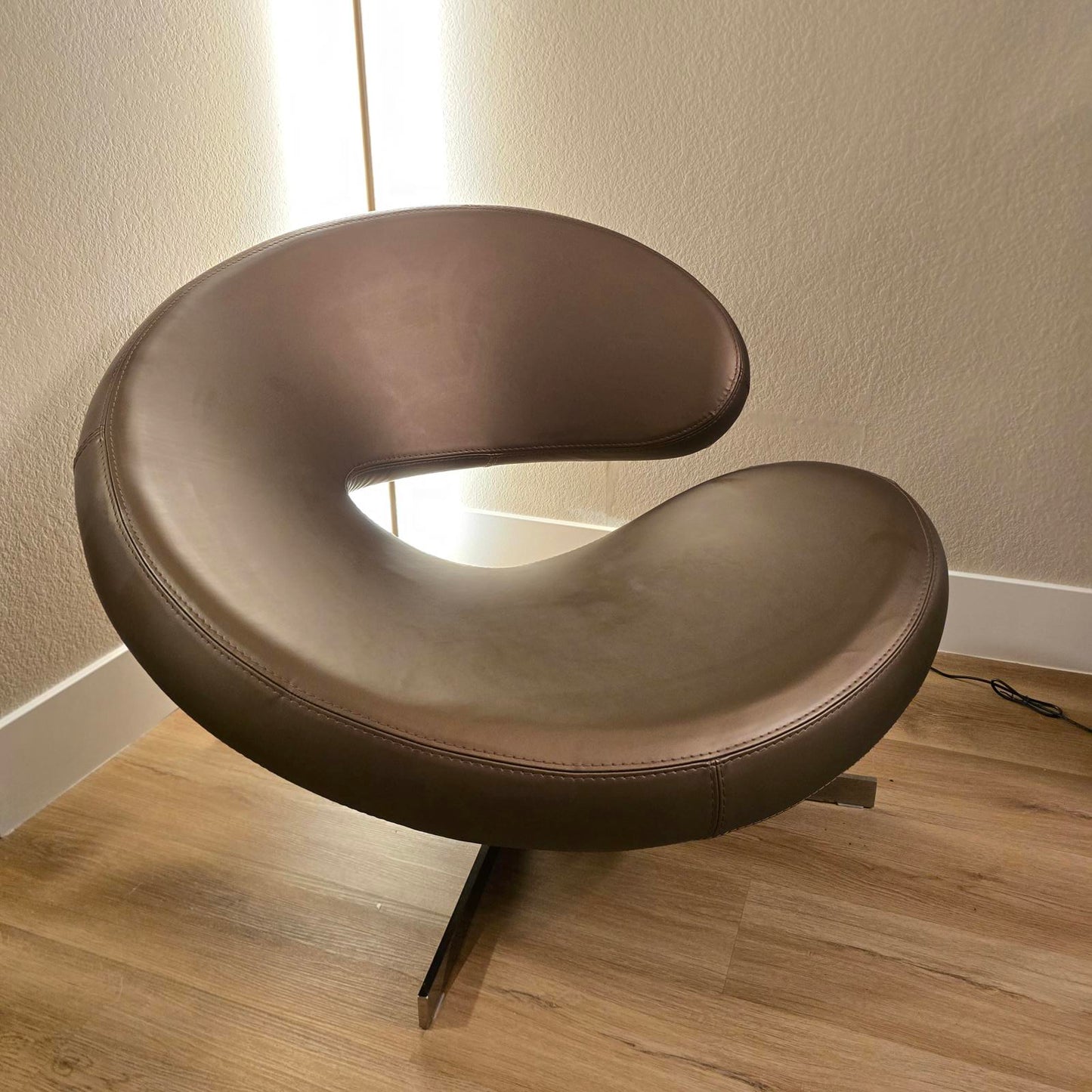 Roche Bobois Nuage Swivel Leather Chair