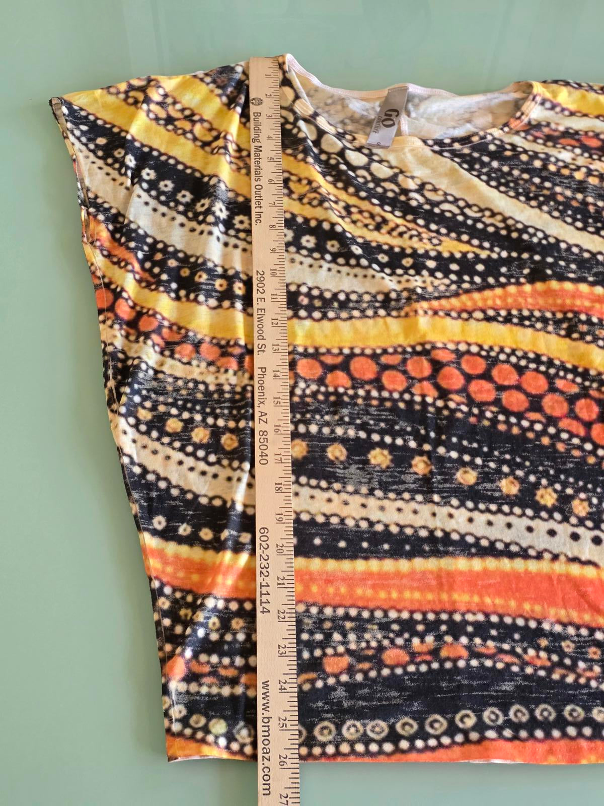 GO Couture Patterned Crew Neck T-Shirt- Small