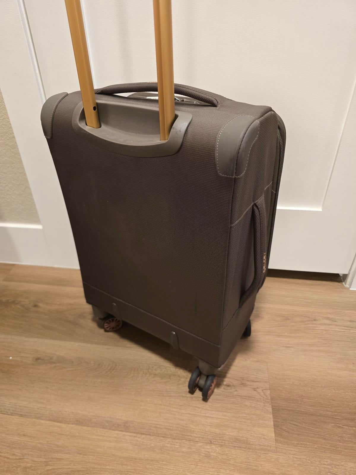 Delsey Hyperlite 2.0 20" Carry-On, Expandable Spinner Suitcase