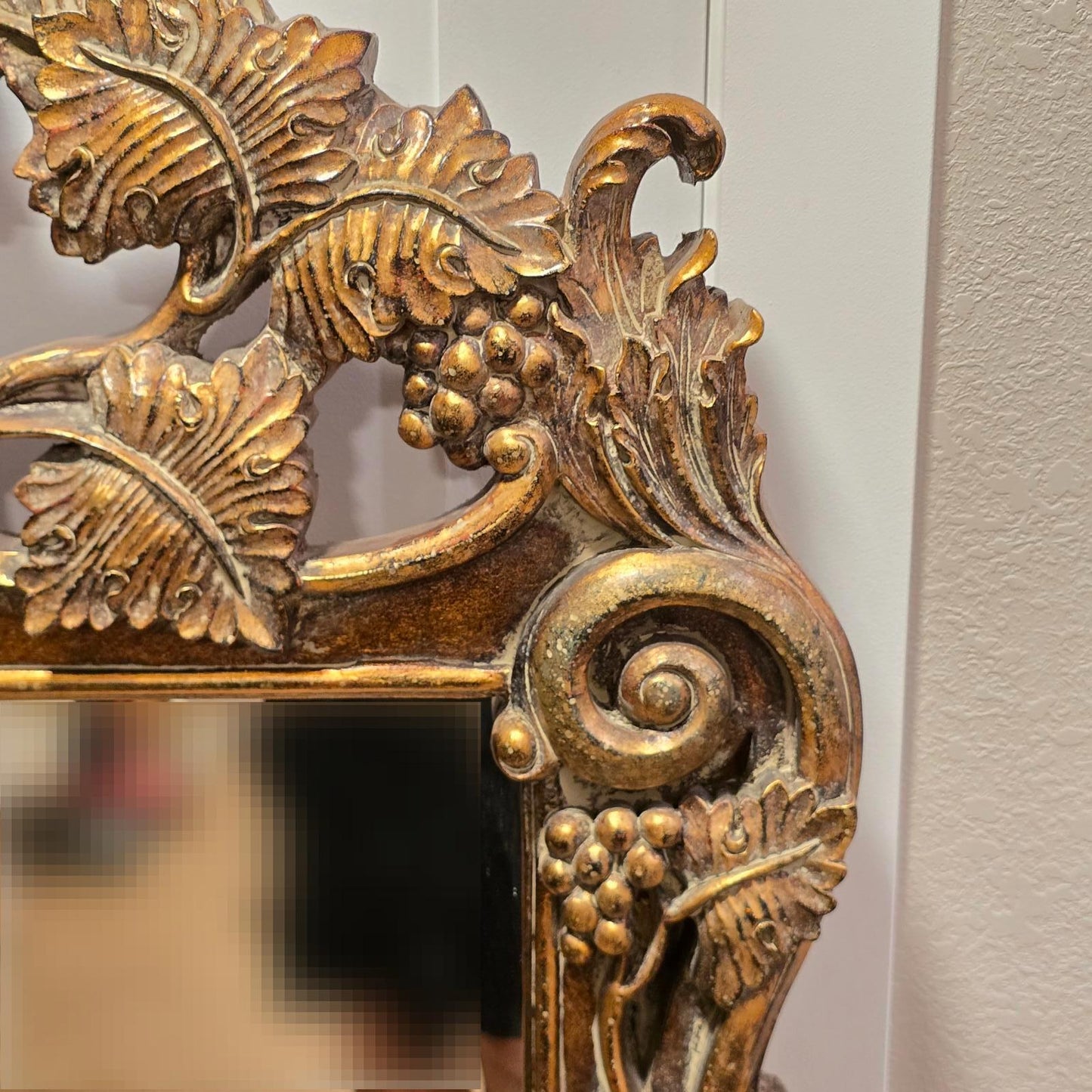 Bassett Mirror Company Baroque/Rococo Style Gilded-Wood Mirror