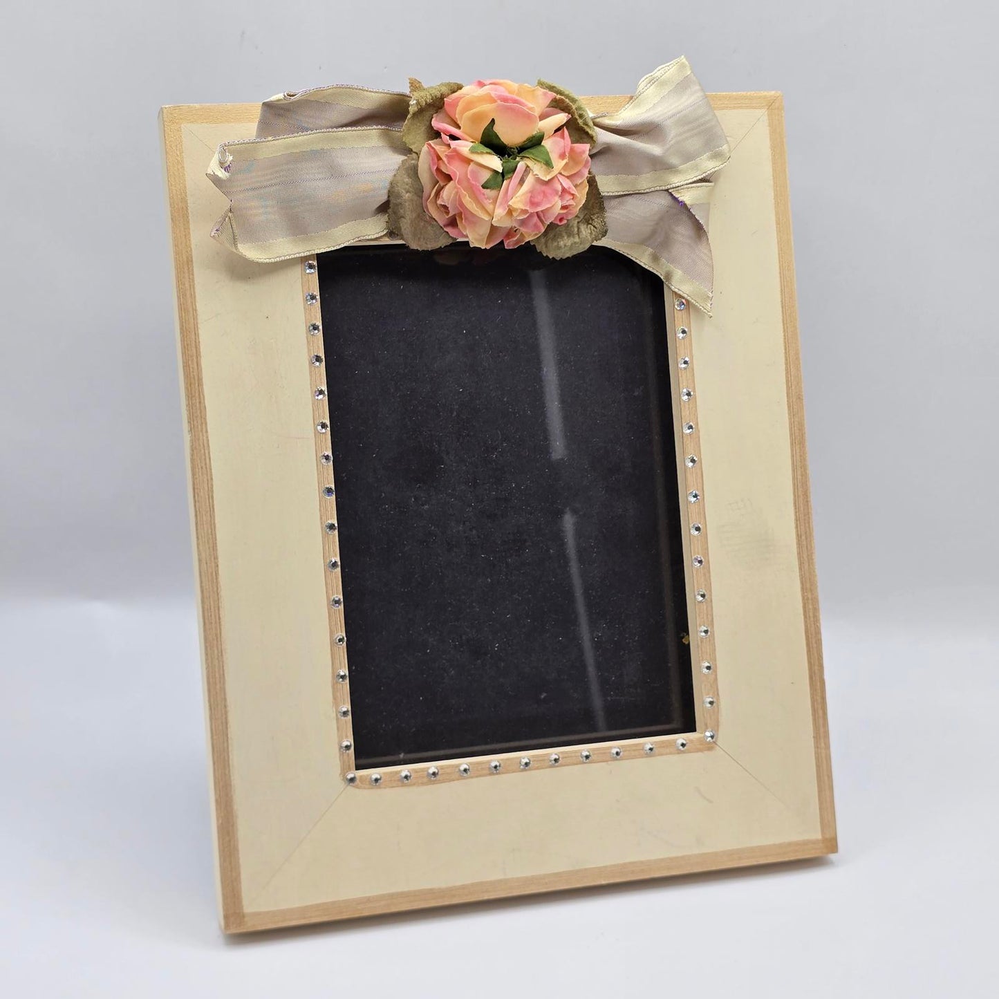 Floral and Ribbon Trimmed Frame 4.5x6.5