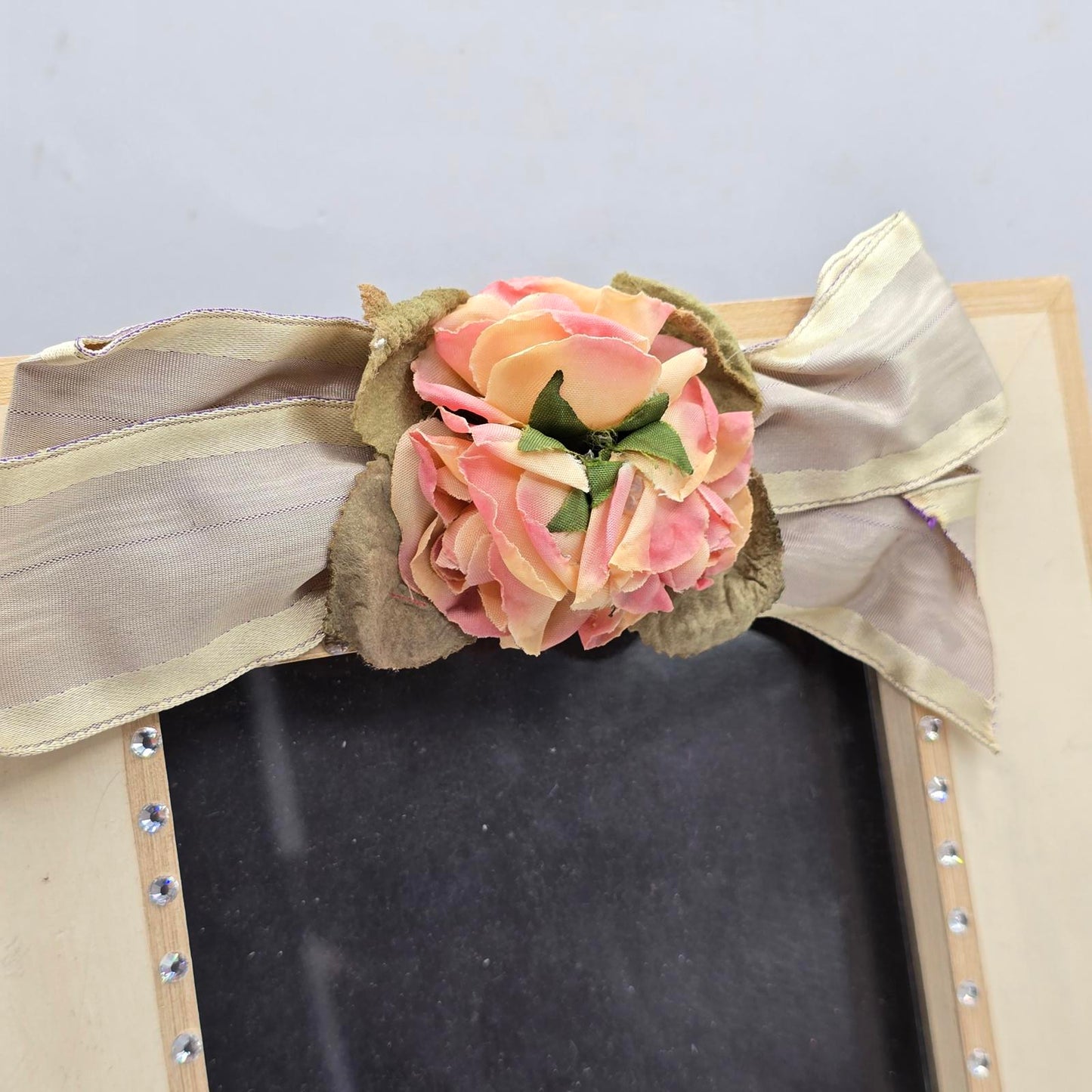 Floral and Ribbon Trimmed Frame 4.5x6.5