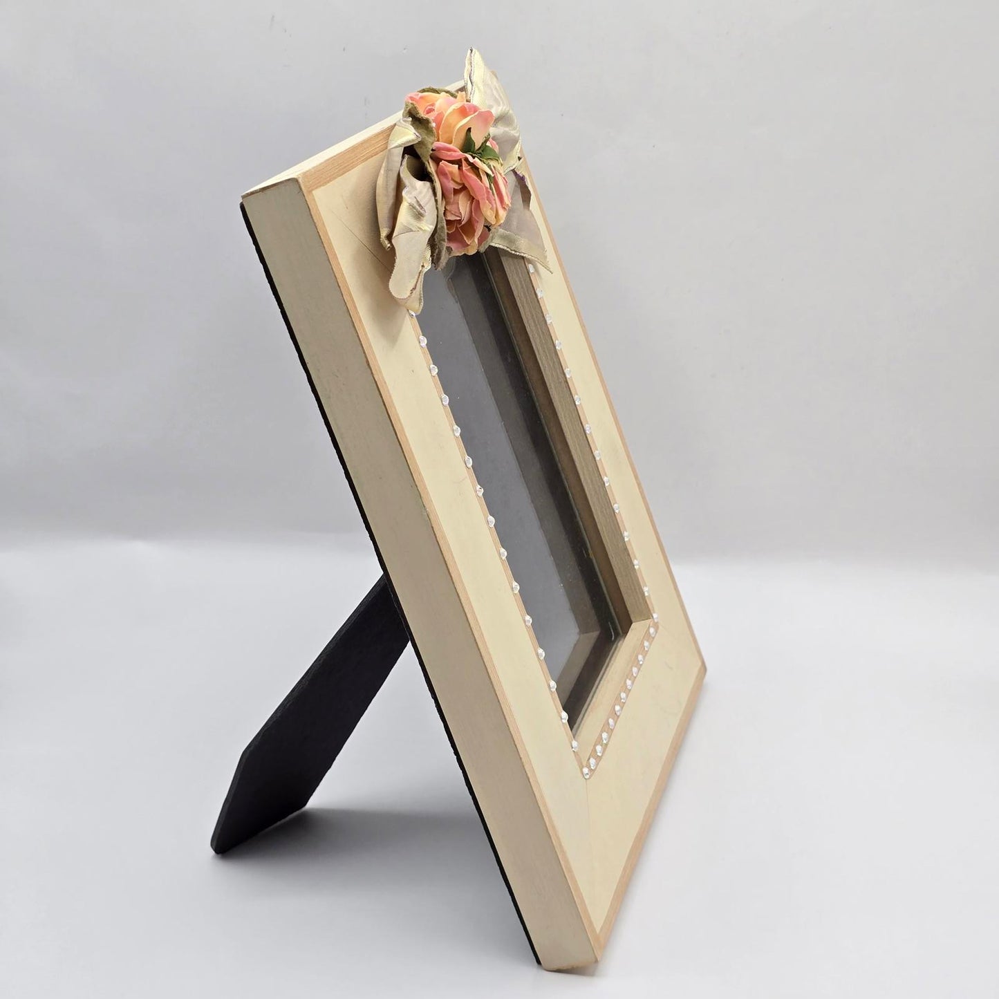 Floral and Ribbon Trimmed Frame 4.5x6.5