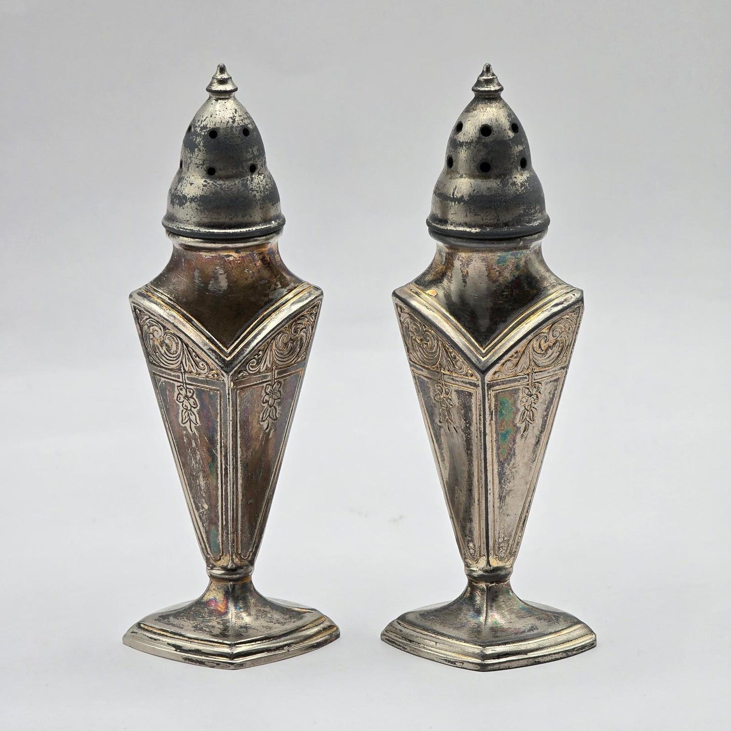 Vintage Quaker Shaker "Seville" Salt & Pepper Shakers 525 SP