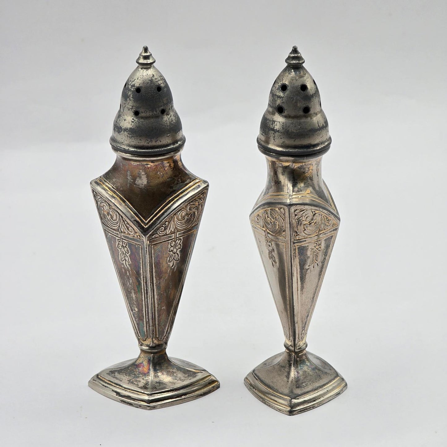Vintage Quaker Shaker "Seville" Salt & Pepper Shakers 525 SP