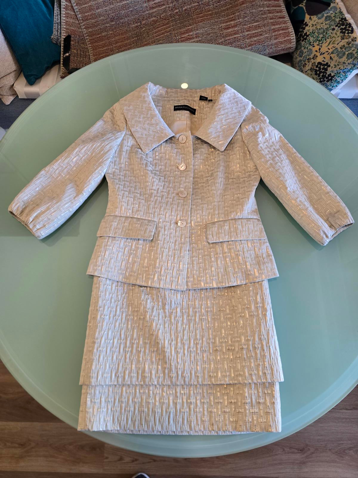 Vintage Dana Buchman White and Gold Women's Skirt and Jacket Suit