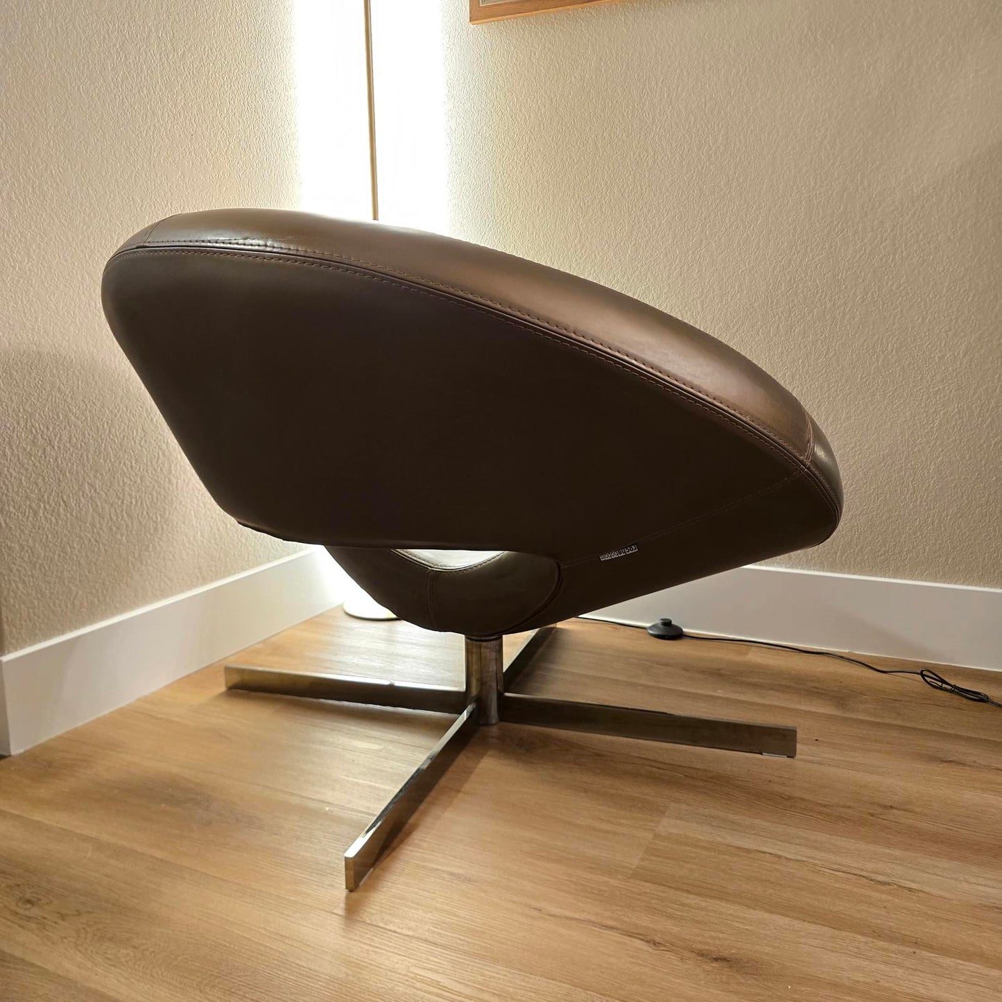 Roche Bobois Nuage Swivel Leather Chair