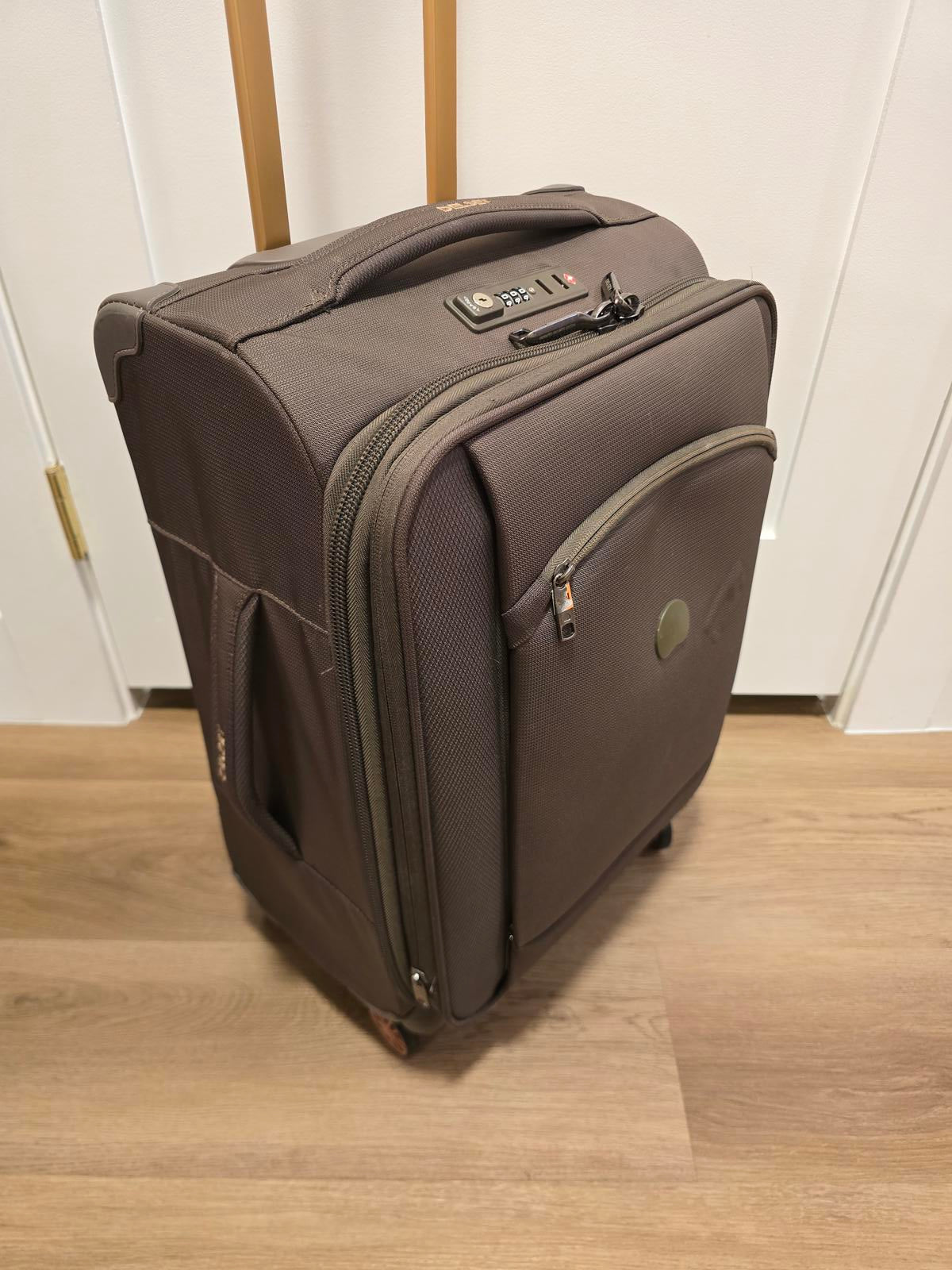 Delsey Hyperlite 2.0 20" Carry-On, Expandable Spinner Suitcase