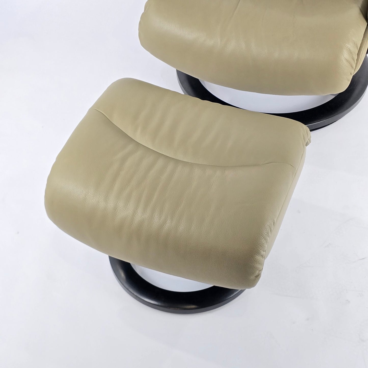 Ekornes Stressless Leather "Voyager" Chair and Ottoman - Large Size Taupe