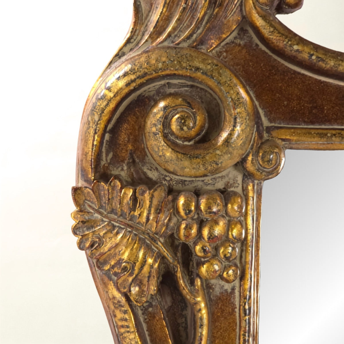 Bassett Mirror Company Baroque/Rococo Style Gilded-Wood Mirror
