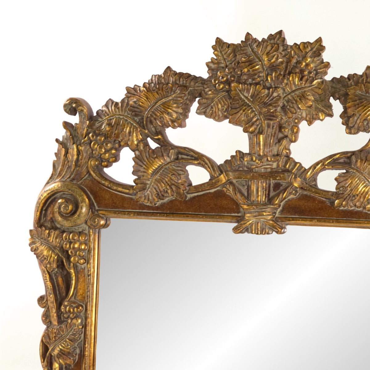Bassett Mirror Company Baroque/Rococo Style Gilded-Wood Mirror