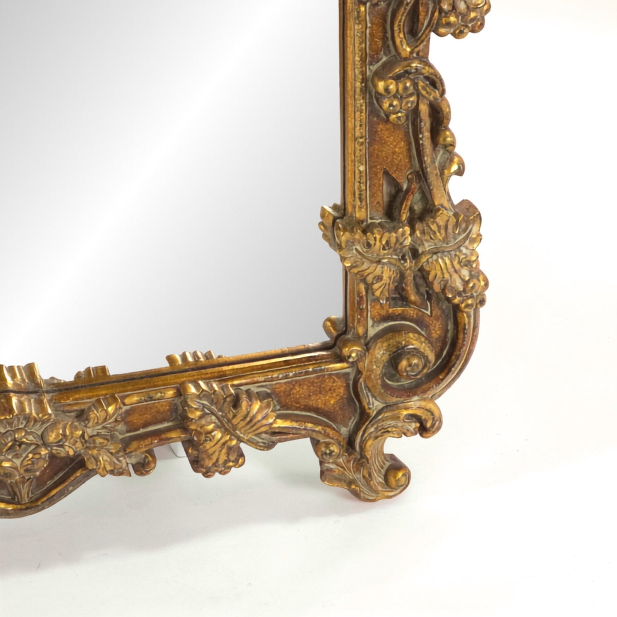 Bassett Mirror Company Baroque/Rococo Style Gilded-Wood Mirror