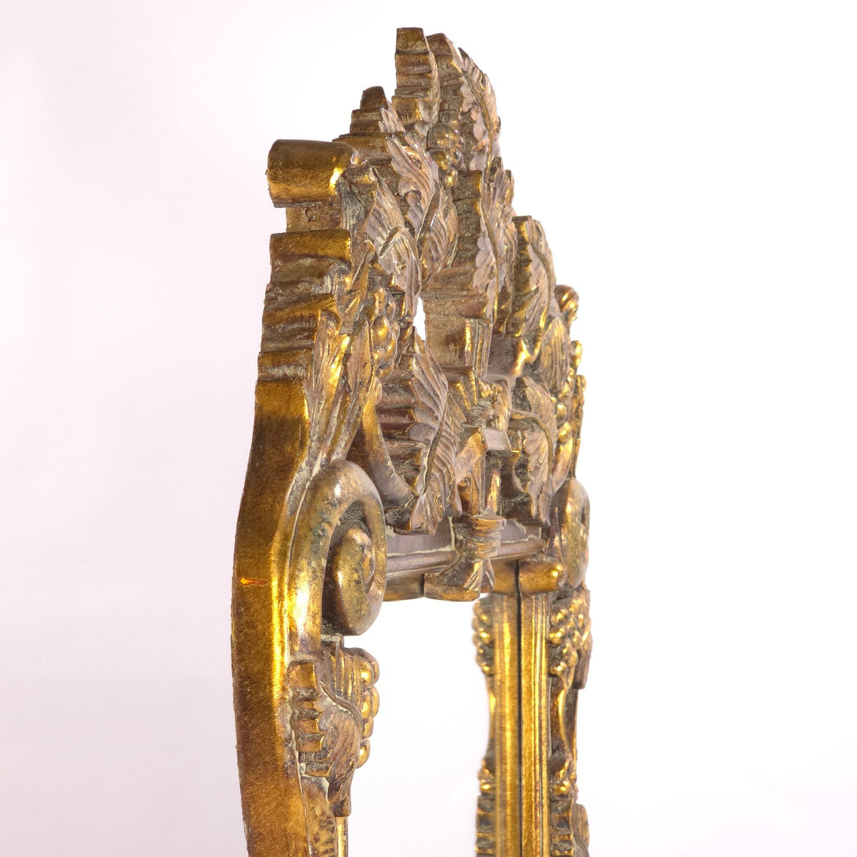 Bassett Mirror Company Baroque/Rococo Style Gilded-Wood Mirror