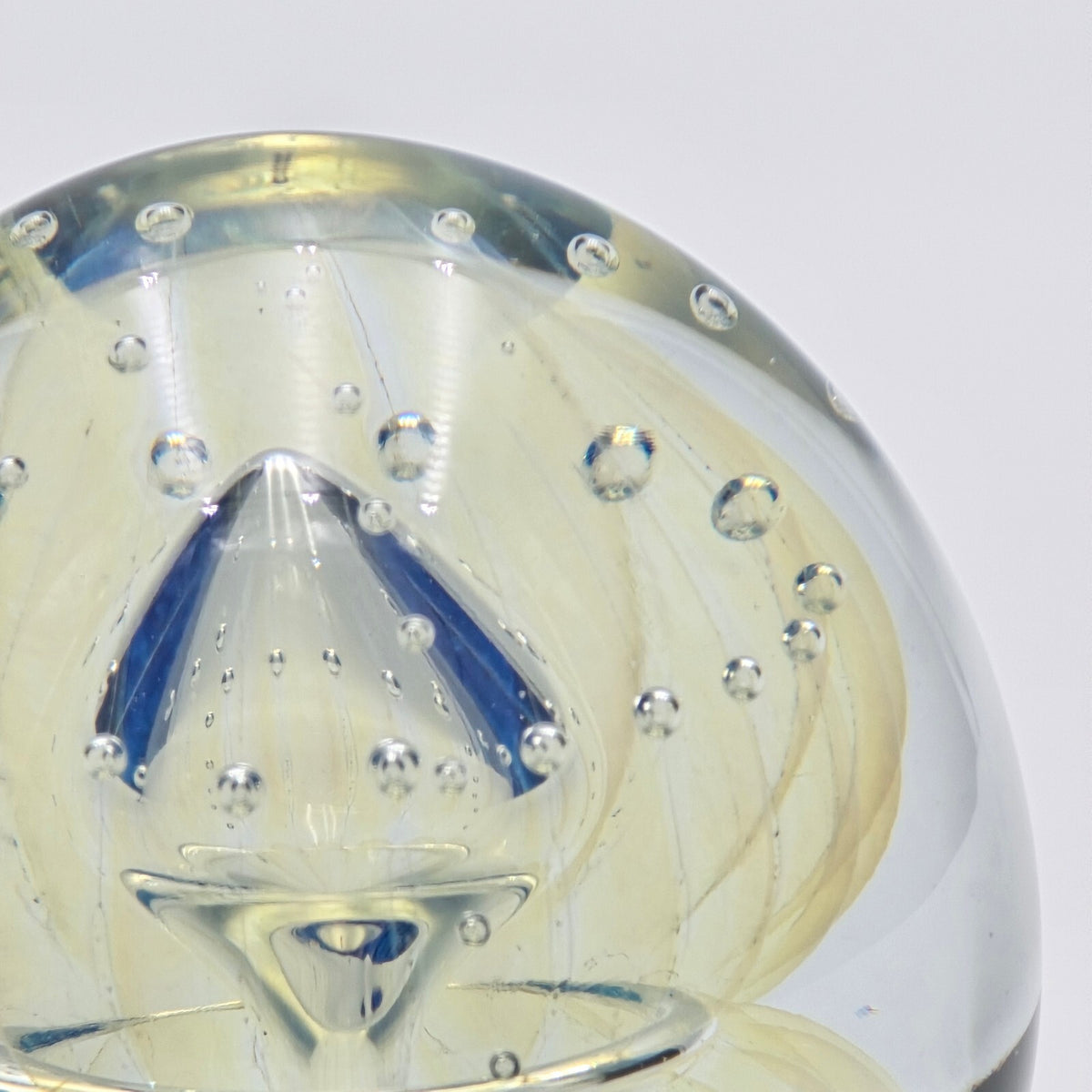 Robert Eickholt 1994 Double Jellyfish Art Glass Paperweight With Stand