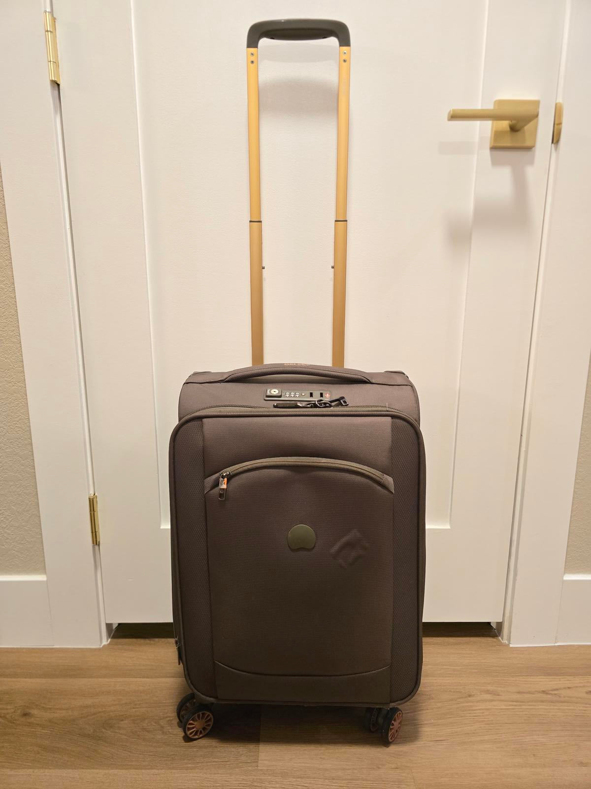 Delsey Hyperlite 2.0 20" Carry-On, Expandable Spinner Suitcase