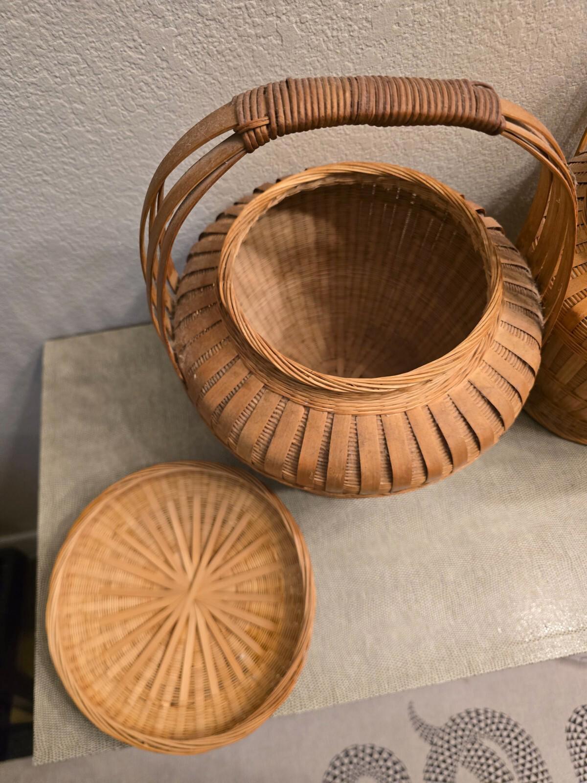 Set of 2 Vintage Wicker Baskets With Lids