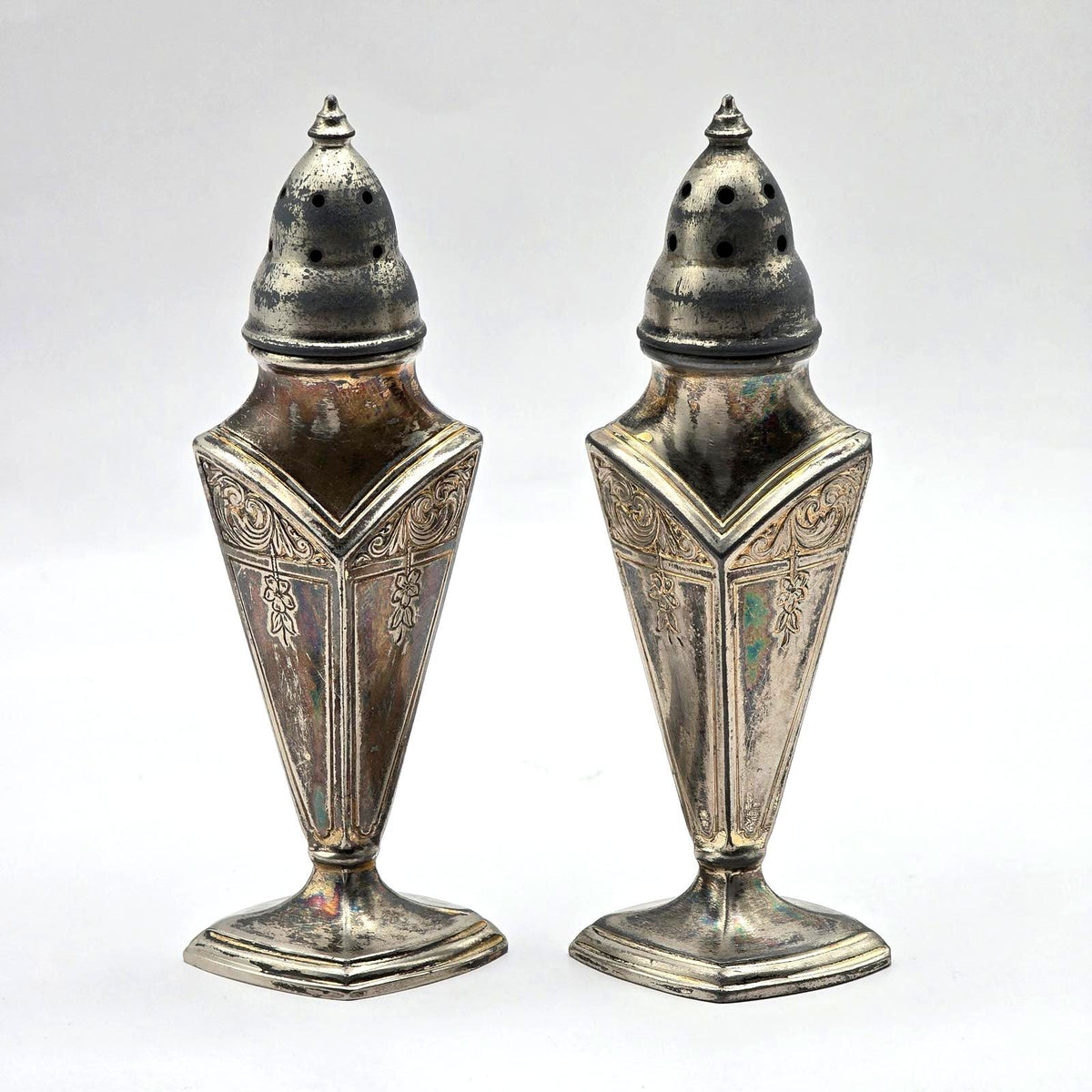 Vintage Quaker Silver Art Deco Seville Salt and Pepper Shakers Set 525 SP